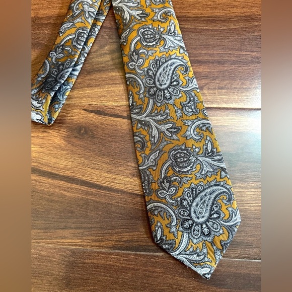 Jos. A. Bank Gold and Gray Paisley Silk Tie - Picture 7 of 10